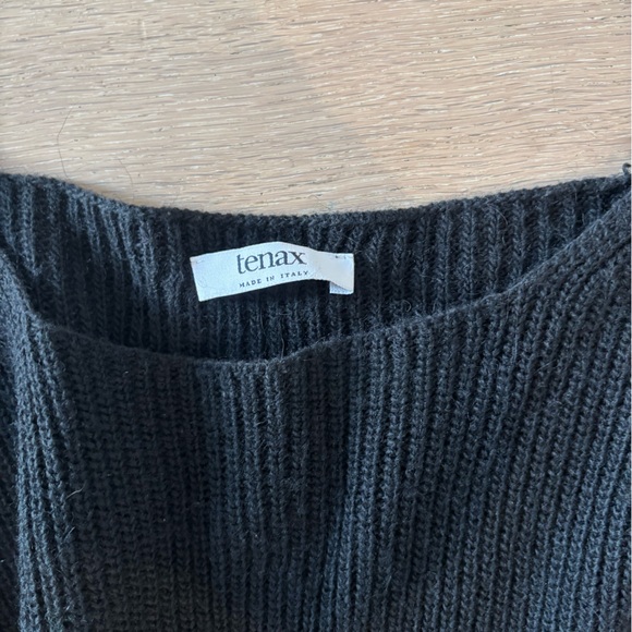 Black sweater with fur cuffs - Picture 2 of 2